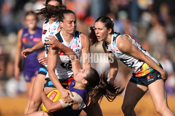 AFLW 2024 Round 07 - Fremantle v Carlton - A-55262137