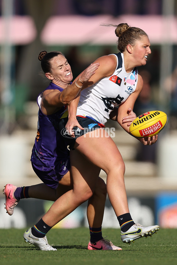 AFLW 2024 Round 07 - Fremantle v Carlton - A-55263600