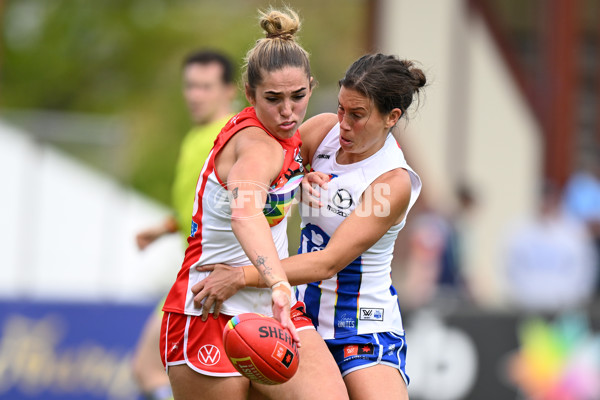 AFLW 2024 Round 07 - North Melbourne v Sydney - A-55273102