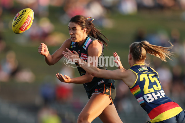 AFLW 2024 Round 07 - GWS v Adelaide - A-55281656