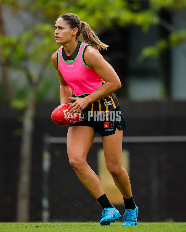 AFLW 2024 Training - Hawthorn 171024 - A-55304861