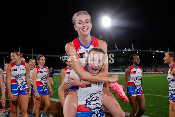 AFLW 2024 Round 08 - Carlton v Western Bulldogs - A-55329677