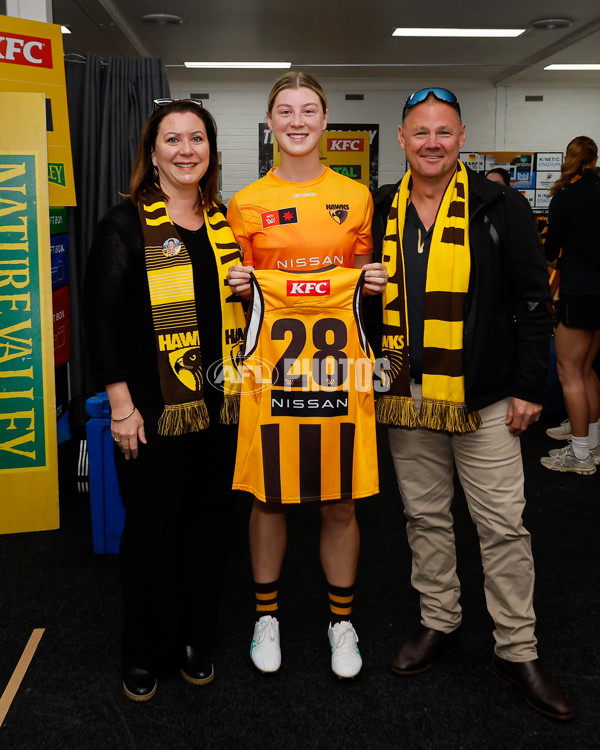 AFLW 2024 Round 08 - Hawthorn v GWS - A-55336560