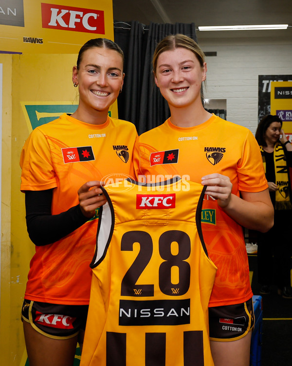 AFLW 2024 Round 08 - Hawthorn v GWS - A-55336570