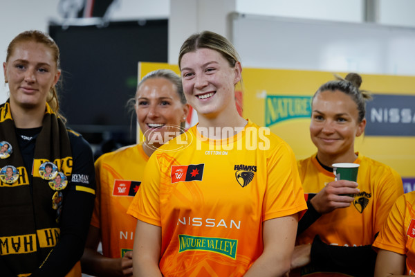 AFLW 2024 Round 08 - Hawthorn v GWS - A-55336574