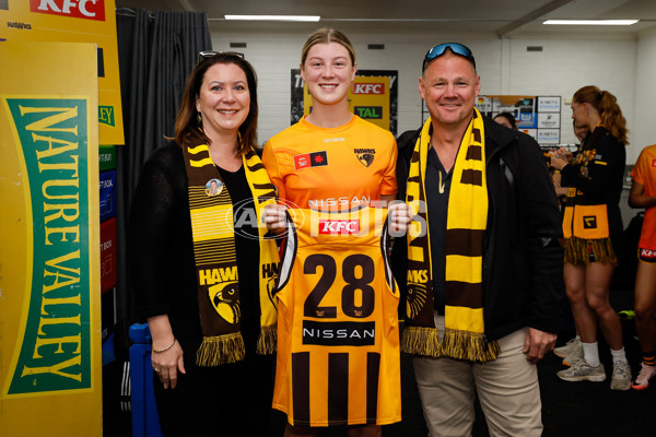 AFLW 2024 Round 08 - Hawthorn v GWS - A-55336577