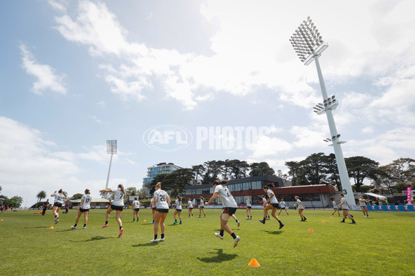 AFLW 2024 Round 08 - Hawthorn v GWS - A-55339641