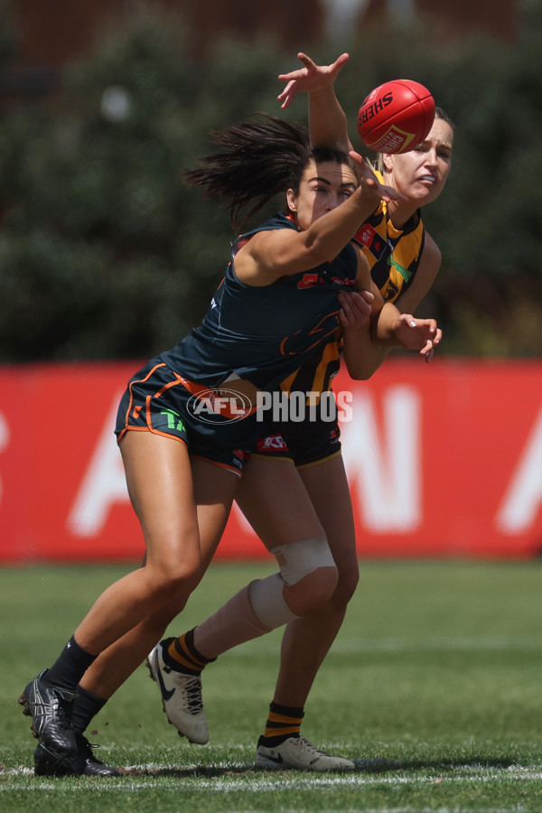 AFLW 2024 Round 08 - Hawthorn v GWS - A-55339650