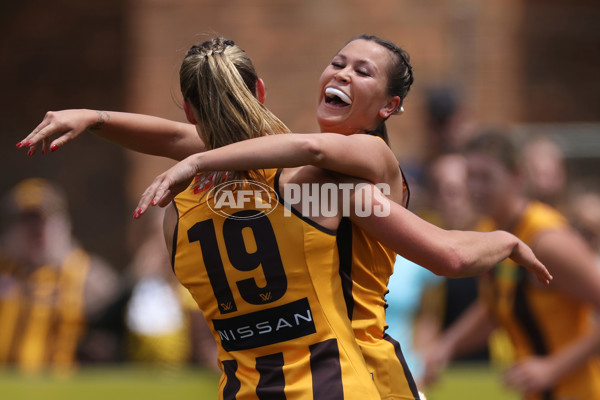 AFLW 2024 Round 08 - Hawthorn v GWS - A-55339665