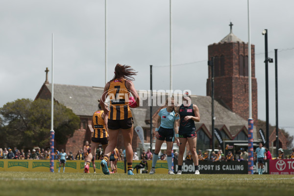 AFLW 2024 Round 08 - Hawthorn v GWS - A-55339698