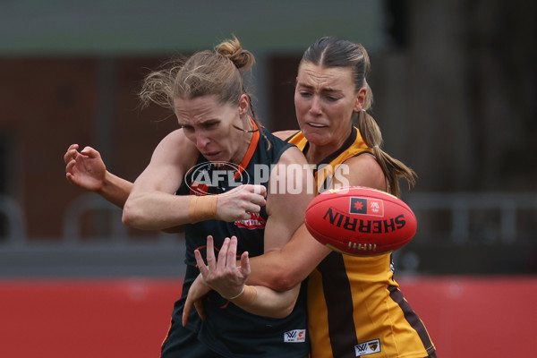 AFLW 2024 Round 08 - Hawthorn v GWS - A-55339709