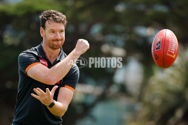 AFLW 2024 Round 08 - Hawthorn v GWS - A-55339734