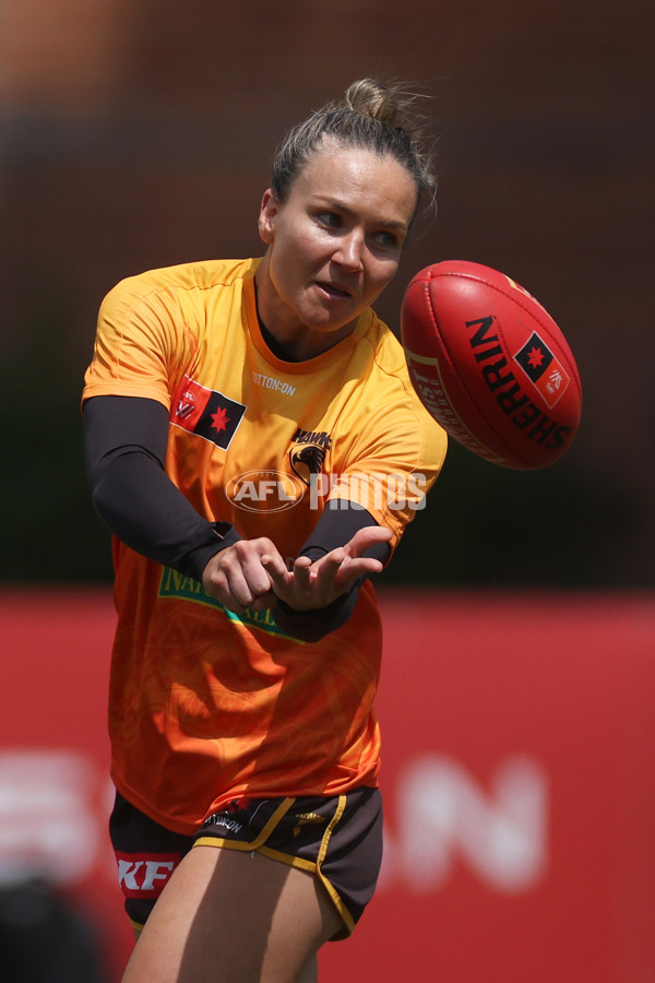 AFLW 2024 Round 08 - Hawthorn v GWS - A-55339766