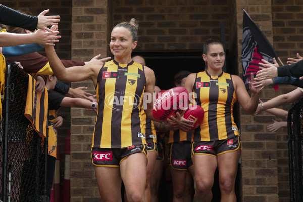 AFLW 2024 Round 08 - Hawthorn v GWS - A-55339771