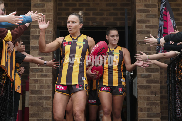 AFLW 2024 Round 08 - Hawthorn v GWS - A-55339773