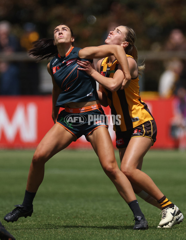 AFLW 2024 Round 08 - Hawthorn v GWS - A-55339777