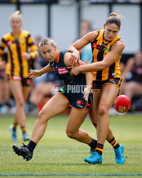 AFLW 2024 Round 08 - Hawthorn v GWS - A-55339779