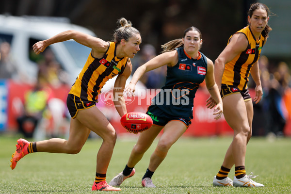 AFLW 2024 Round 08 - Hawthorn v GWS - A-55339781