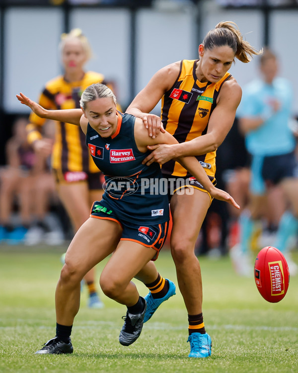 AFLW 2024 Round 08 - Hawthorn v GWS - A-55339786