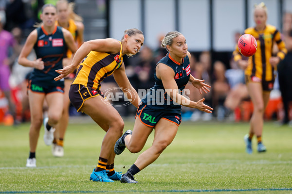 AFLW 2024 Round 08 - Hawthorn v GWS - A-55339788