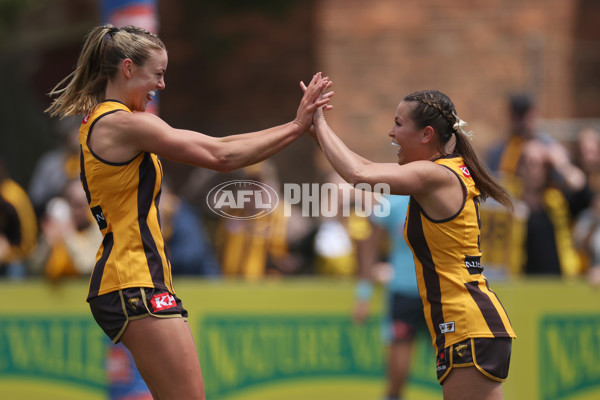 AFLW 2024 Round 08 - Hawthorn v GWS - A-55339807