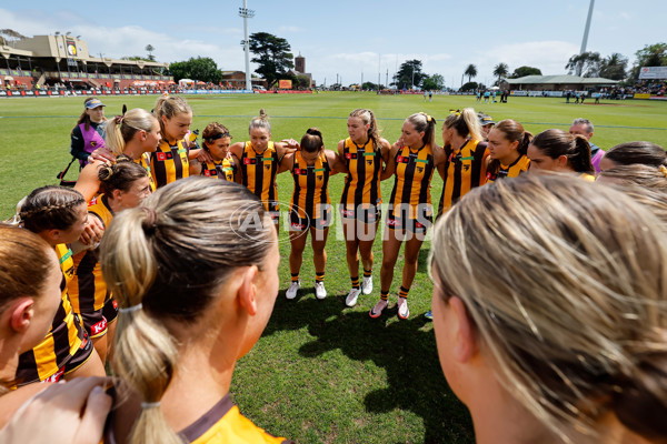 AFLW 2024 Round 08 - Hawthorn v GWS - A-55339816