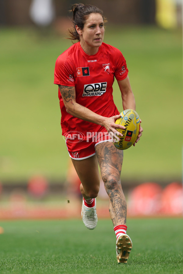 AFLW 2024 Round 08 - Sydney v Gold Coast - A-55342039