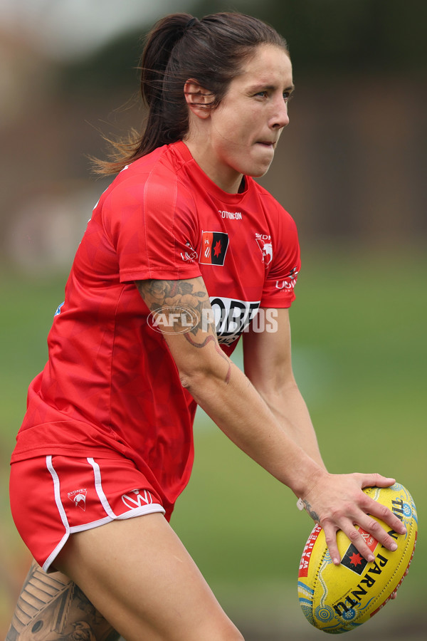 AFLW 2024 Round 08 - Sydney v Gold Coast - A-55342040