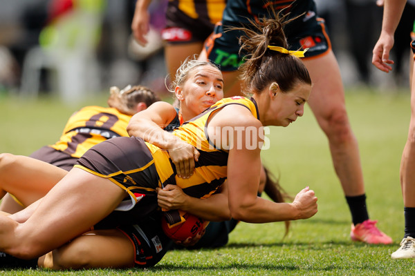 AFLW 2024 Round 08 - Hawthorn v GWS - A-55343064