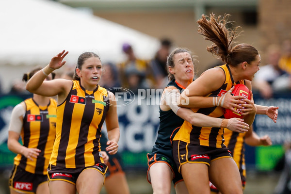 AFLW 2024 Round 08 - Hawthorn v GWS - A-55343088