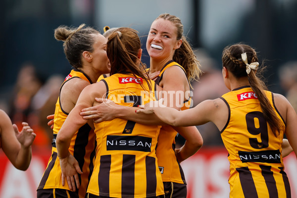 AFLW 2024 Round 08 - Hawthorn v GWS - A-55343120