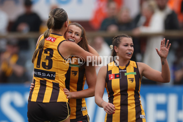 AFLW 2024 Round 08 - Hawthorn v GWS - A-55343138