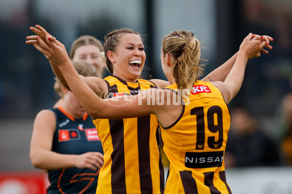 AFLW 2024 Round 08 - Hawthorn v GWS - A-55344374