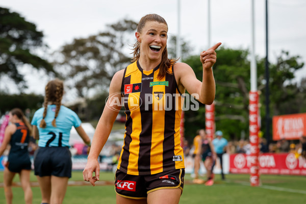 AFLW 2024 Round 08 - Hawthorn v GWS - A-55344377