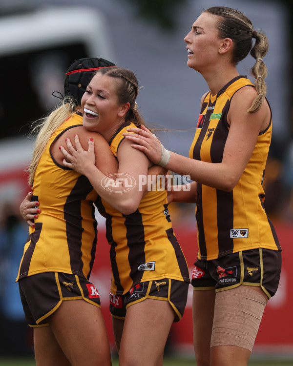 AFLW 2024 Round 08 - Hawthorn v GWS - A-55344388