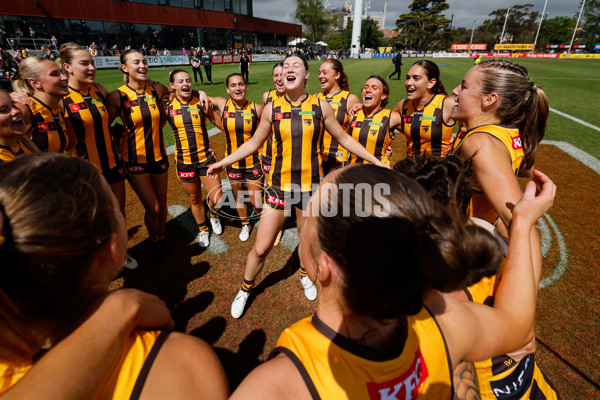 AFLW 2024 Round 08 - Hawthorn v GWS - A-55344409