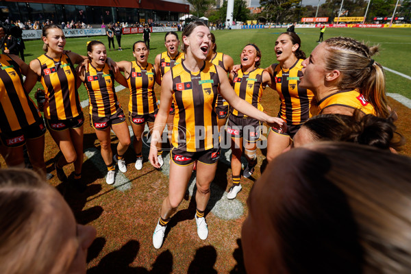 AFLW 2024 Round 08 - Hawthorn v GWS - A-55344410