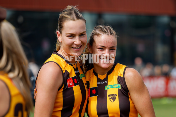 AFLW 2024 Round 08 - Hawthorn v GWS - A-55344418