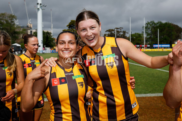 AFLW 2024 Round 08 - Hawthorn v GWS - A-55344421