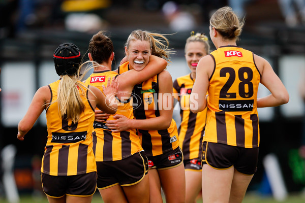 AFLW 2024 Round 08 - Hawthorn v GWS - A-55344422