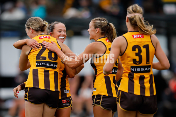 AFLW 2024 Round 08 - Hawthorn v GWS - A-55344424