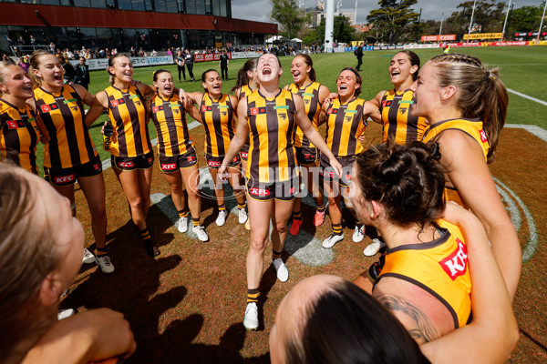 AFLW 2024 Round 08 - Hawthorn v GWS - A-55344425