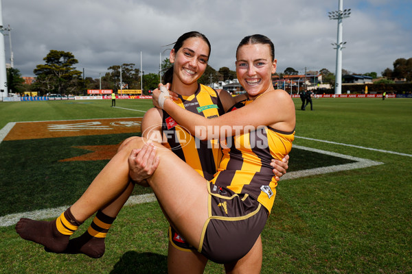 AFLW 2024 Round 08 - Hawthorn v GWS - A-55344426