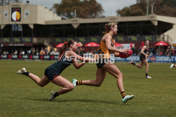 AFLW 2024 Round 08 - Hawthorn v GWS - A-55345582