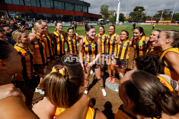 AFLW 2024 Round 08 - Hawthorn v GWS - A-55345589