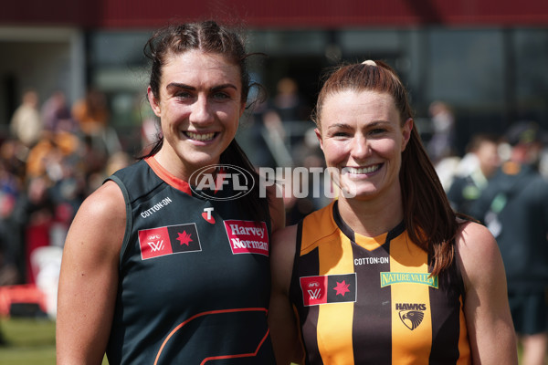 AFLW 2024 Round 08 - Hawthorn v GWS - A-55345629