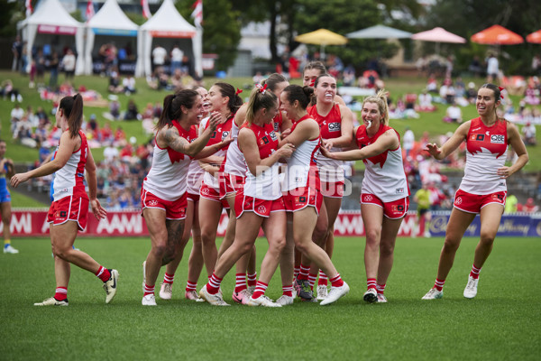 AFLW 2024 Round 08 - Sydney v Gold Coast - A-55345659