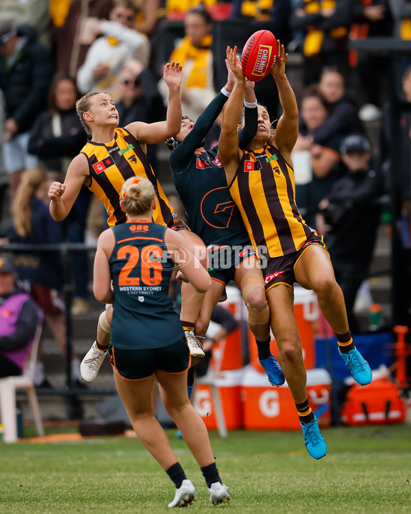 AFLW 2024 Round 08 - Hawthorn v GWS - A-55347007