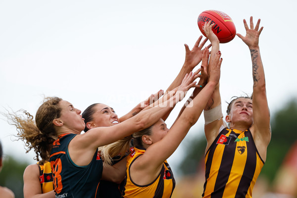 AFLW 2024 Round 08 - Hawthorn v GWS - A-55347015