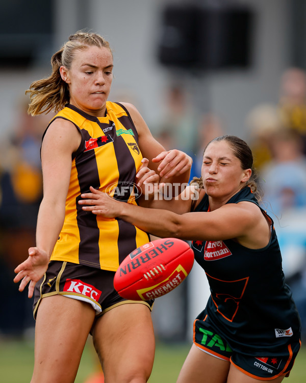 AFLW 2024 Round 08 - Hawthorn v GWS - A-55347016